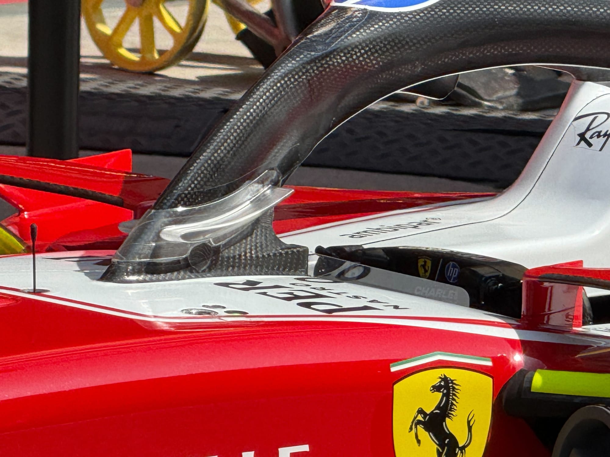 Détail de l’innovation d’aileron d’échappement présent sur la Haas en Chine