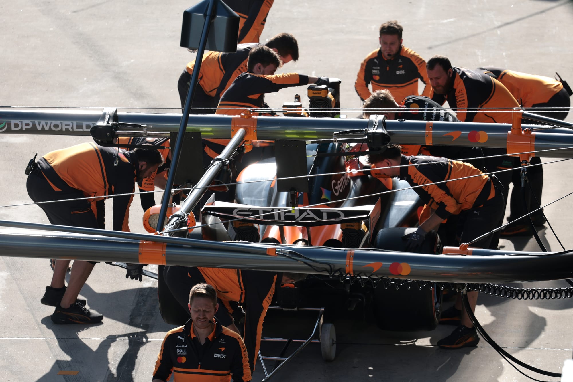 đ Double coup dur pour McLaren : Norris et Piastri privĂ©s du dĂ©part en Chine