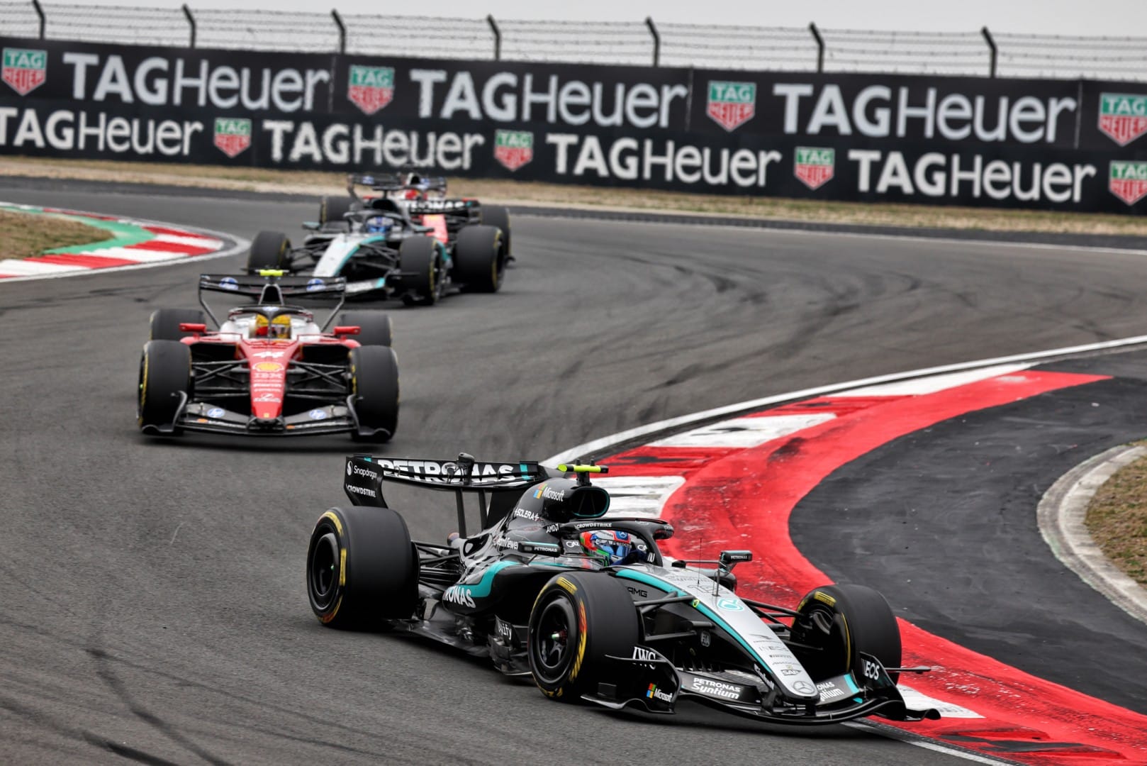 🏁 Antonelli triomphe en Chine : première victoire en F1 après un duel Mercedes-Ferrari