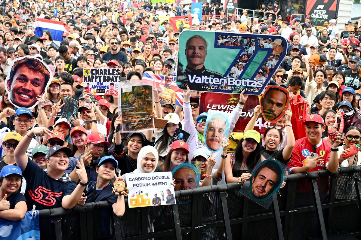 Les fans envahissent même les essais avant le Grand Prix de Singapour.