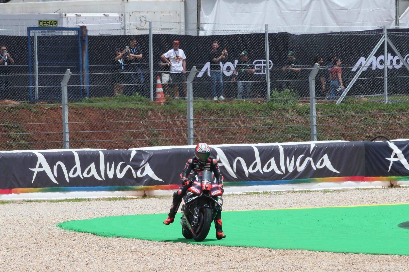 🌧️ MotoGP au Brésil : Acosta dompte la pluie et prend la tête dès la première séance