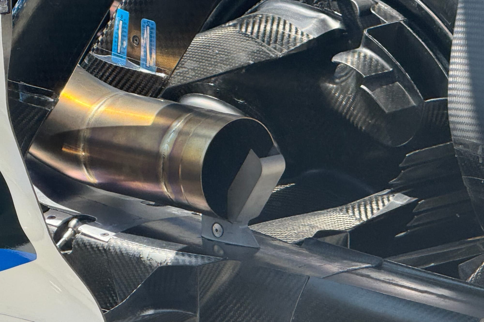 Williams : un support d’échappement au look de prise d’air orientant les gaz vers le haut