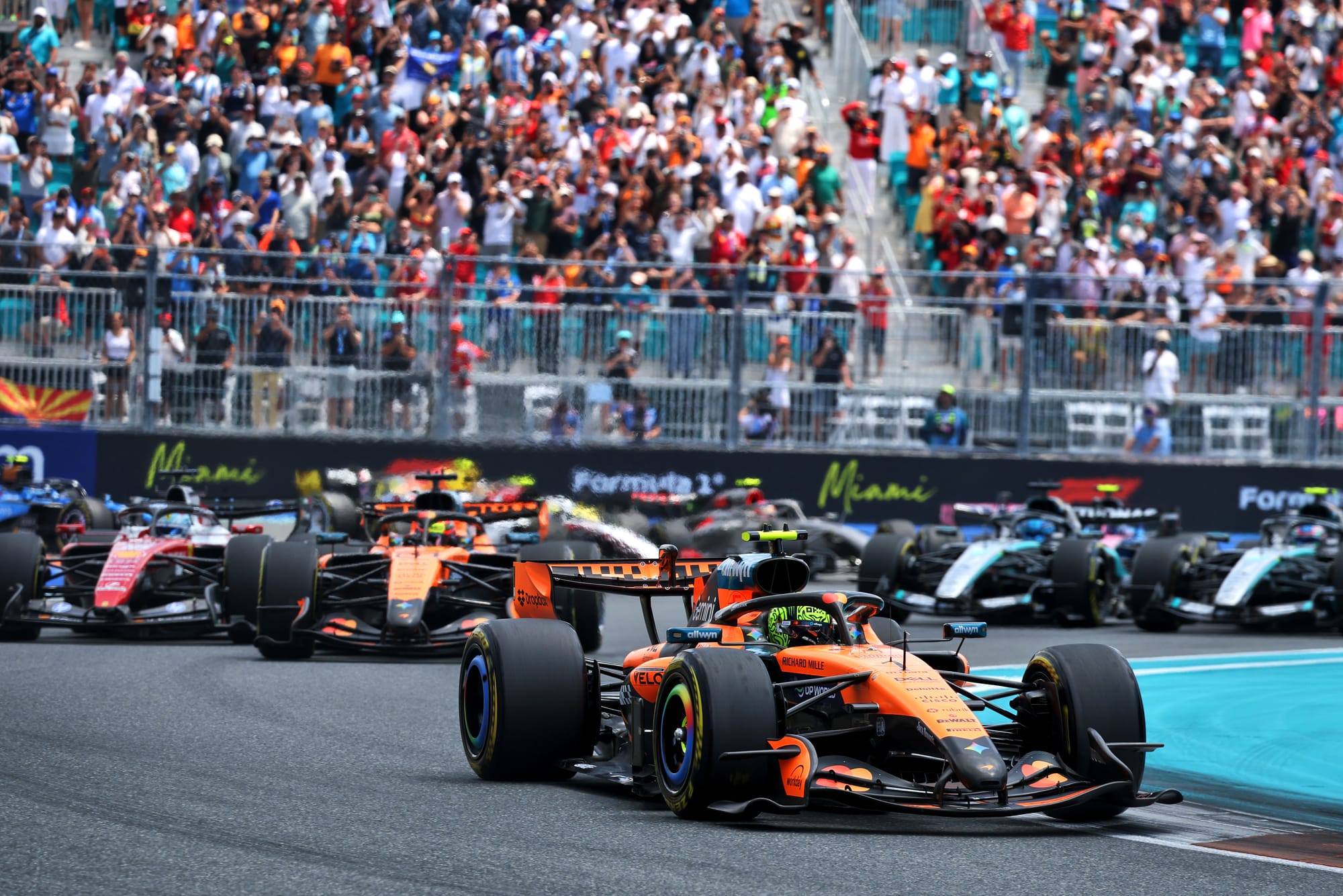 Norris remporte le sprint de Miami, McLaren signe un doublé et Verstappen-Hamilton se frictionnent