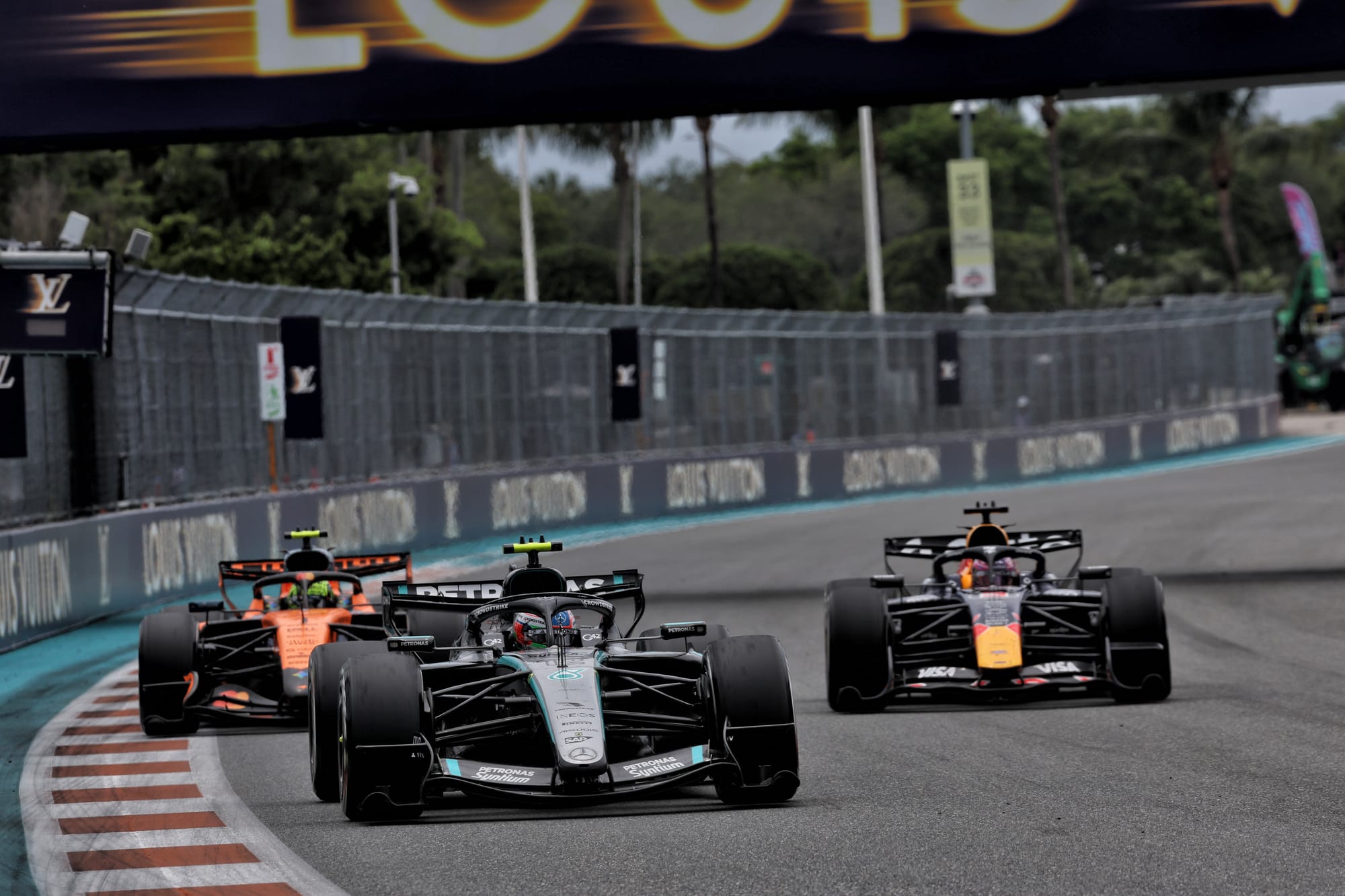 Retour possible du V8 en F1 : Mercedes soutient lâidĂ©e et Ă©voque un « mega moteur » Ă 1200 ch