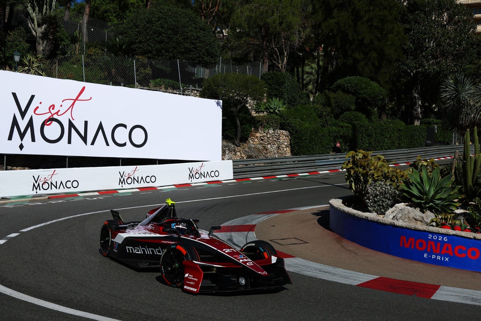 De Vries offre à Mahindra une victoire historique au Monaco E-Prix, sur fond de chaos pour le podium