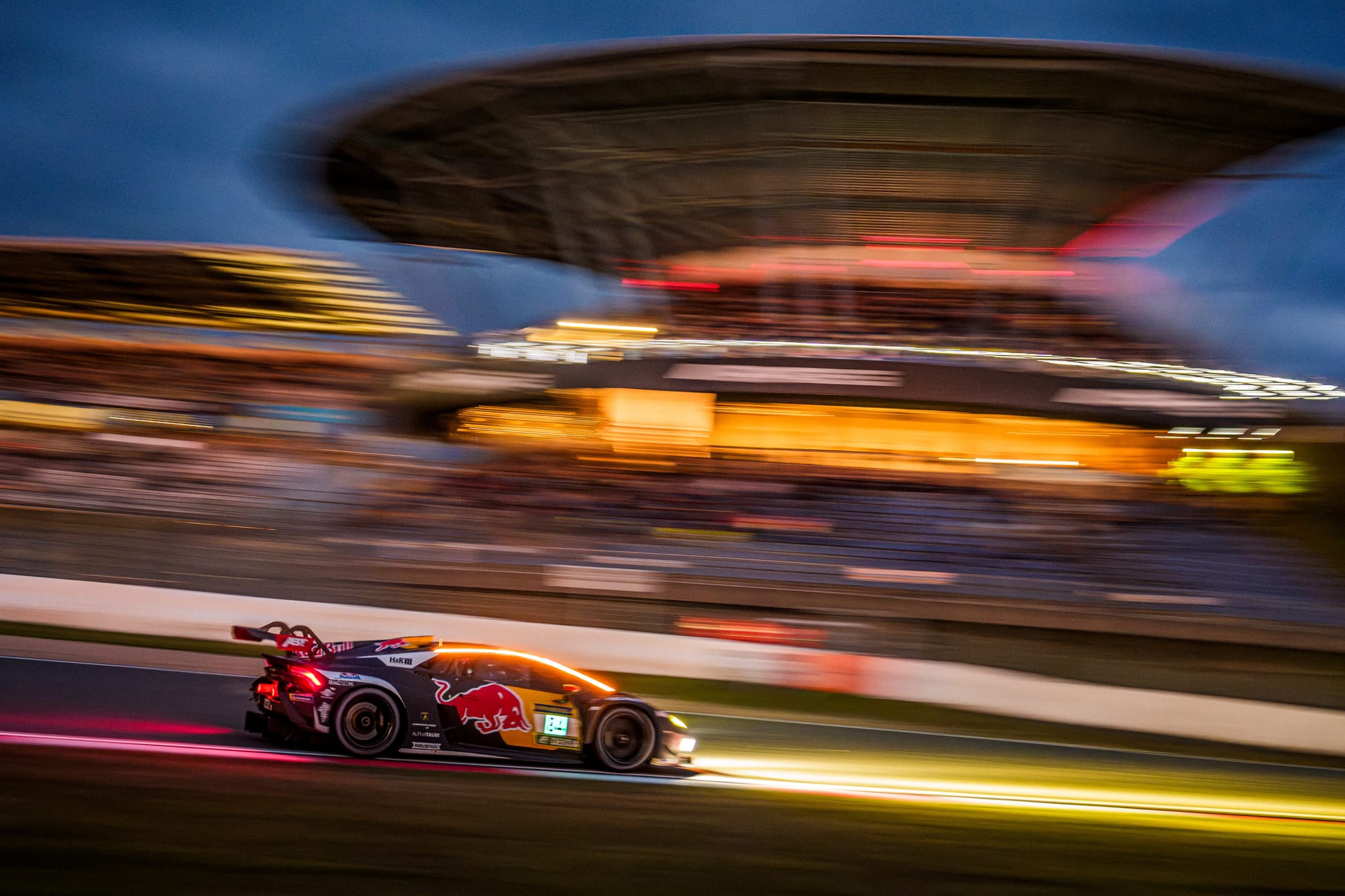 24 Heures du Nürburgring : Verstappen au cœur d’une bataille fratricide pour la victoire