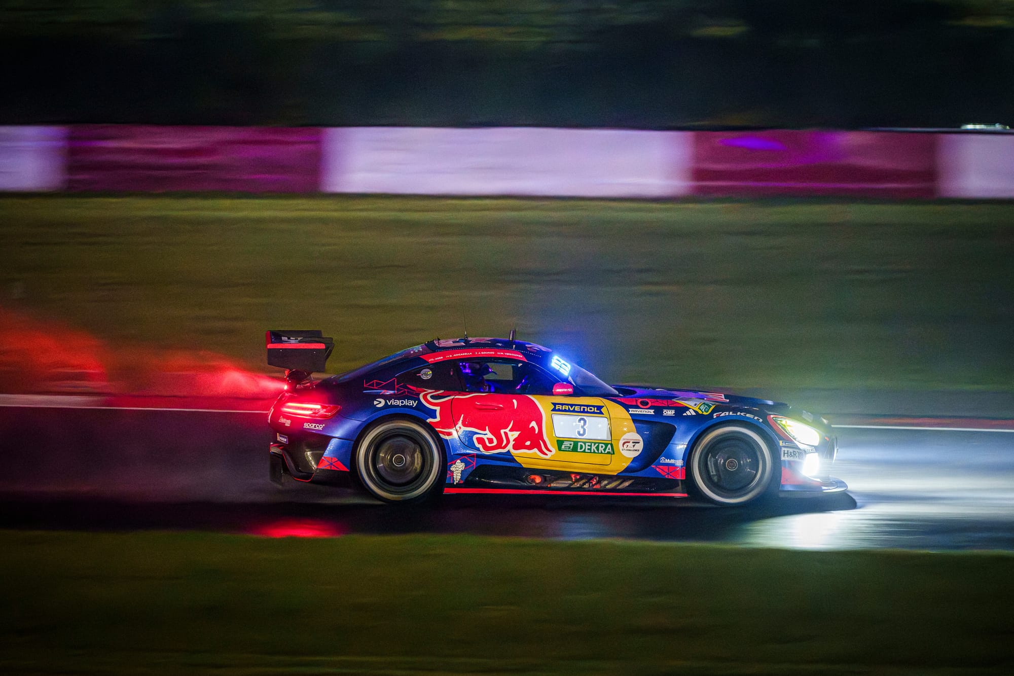Verstappen accélère dans la nuit et creuse l’écart aux 24 Heures du Nürburgring
