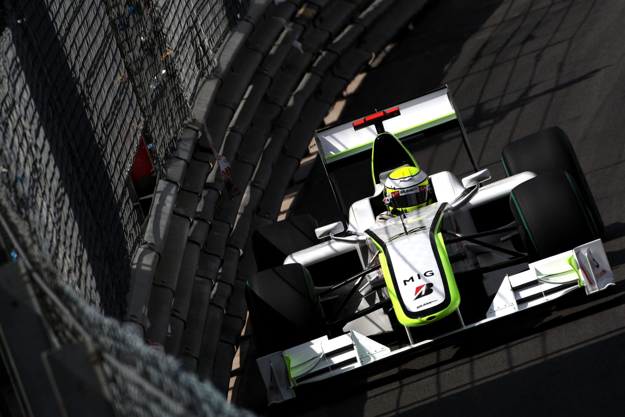 Button et son toucher de piste exceptionnel en conditions changeantes