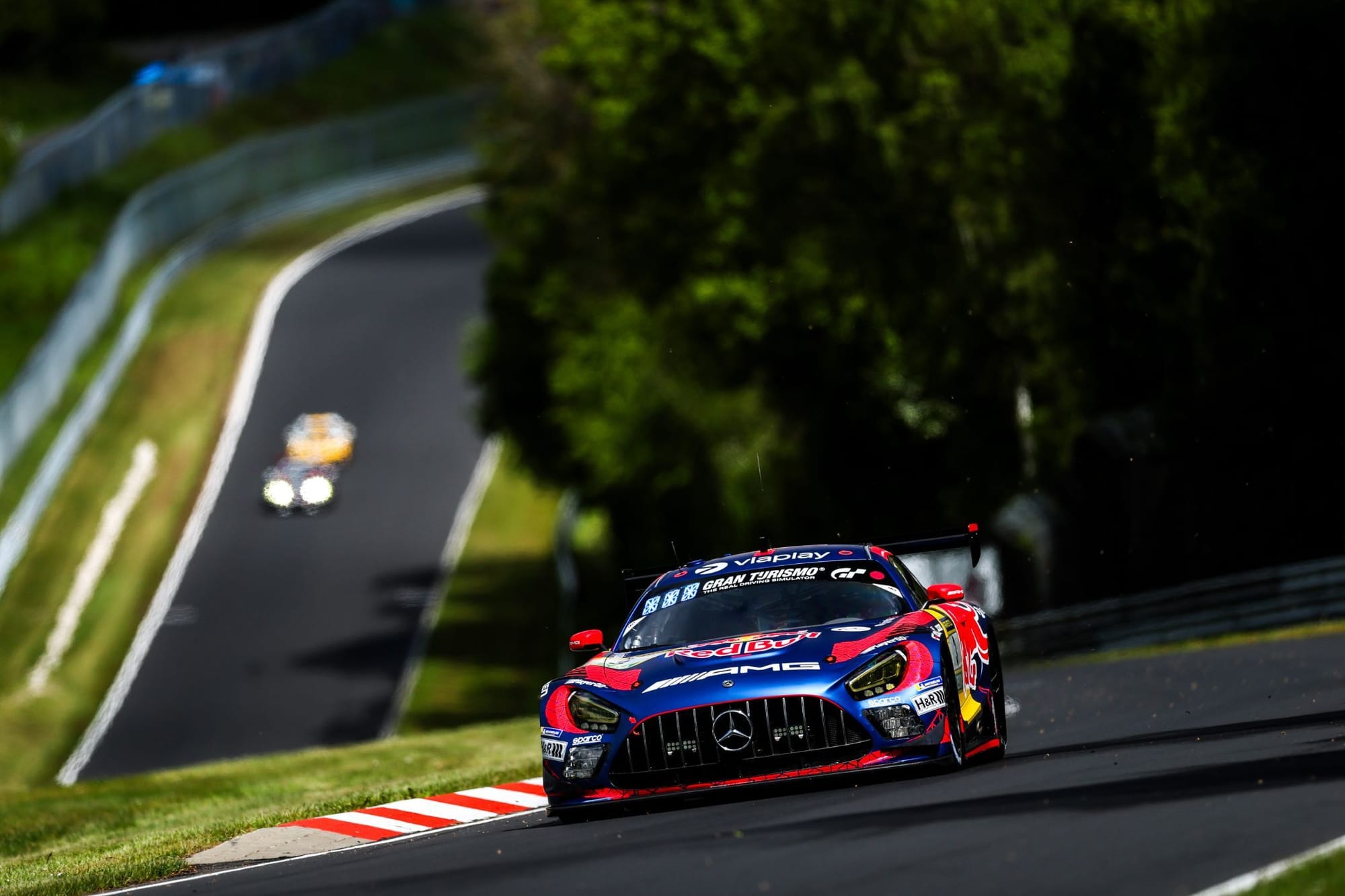 24 Heures du Nürburgring : l’équipage Verstappen foudroyé par une casse mécanique alors qu’il menait la course
