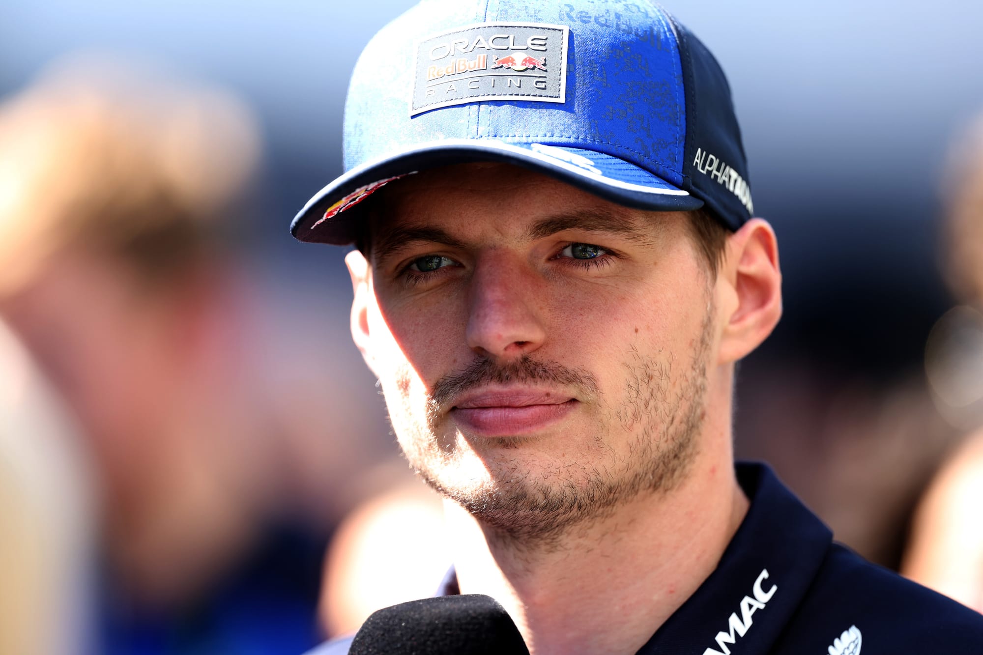 Verstappen prêt à rester en F1 si les moteurs 2027 reviennent vers un équilibre plus « normal »