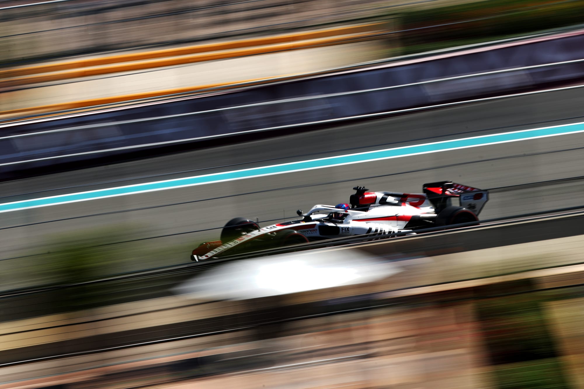Haas contre-attaque : Ayao Komatsu démonte les rumeurs sur Esteban Ocon