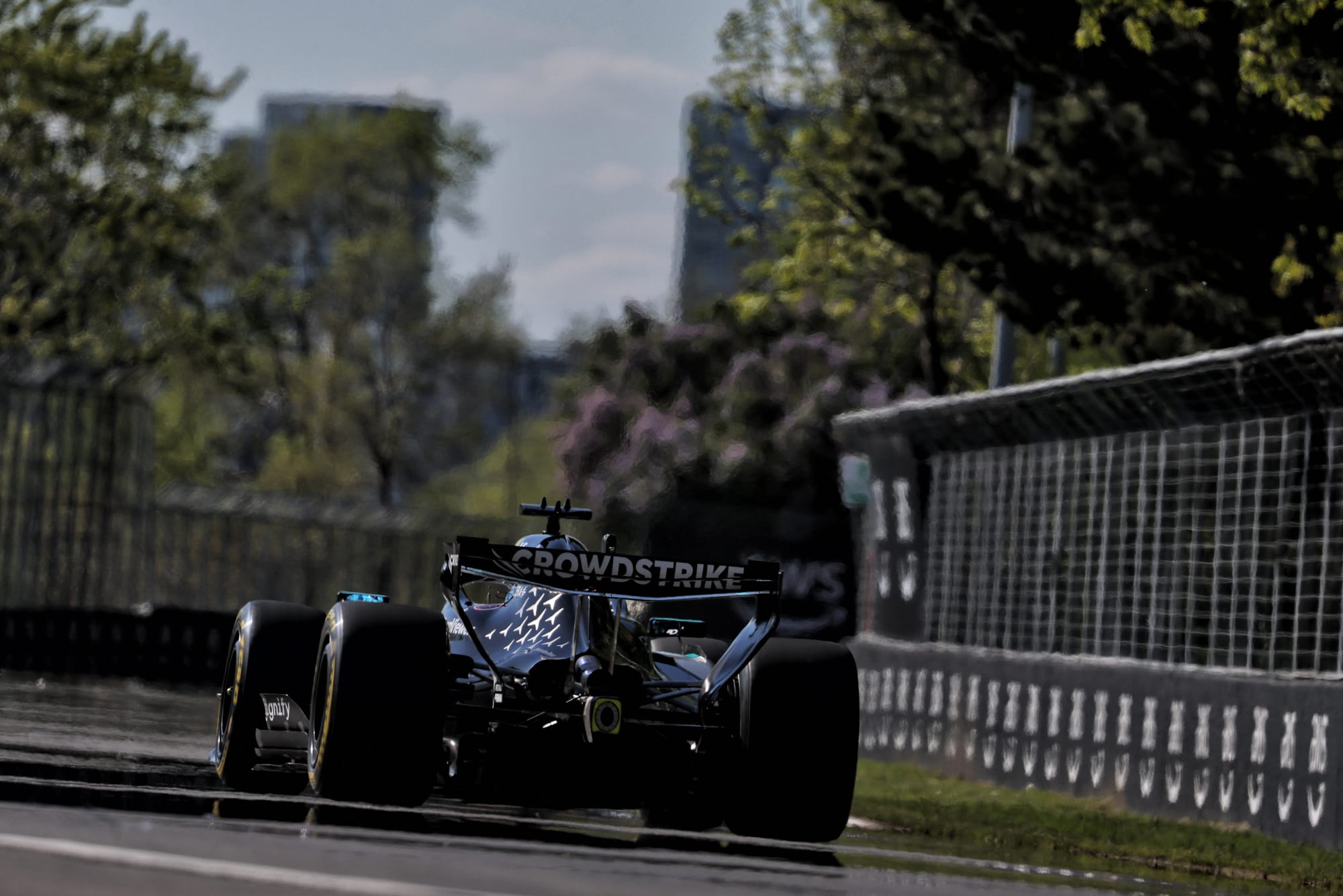 Russell décroche la pole du sprint au Canada devant Antonelli, Mercedes frappe fort
