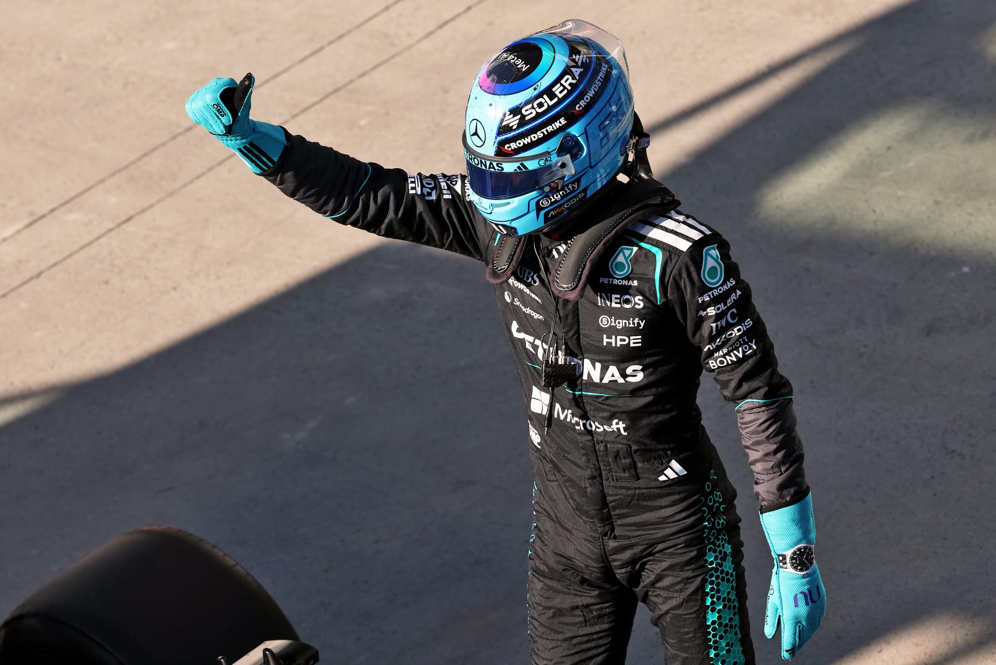 Russell décroche la pole du sprint au Canada devant Antonelli, Alonso s’en sort malgré un crash