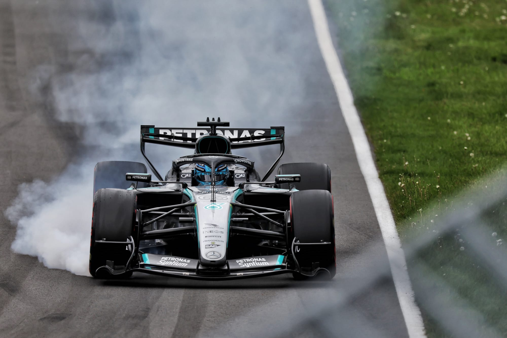 Russell abattu après le Canada : Antonelli déjà favori pour le titre F1 2026