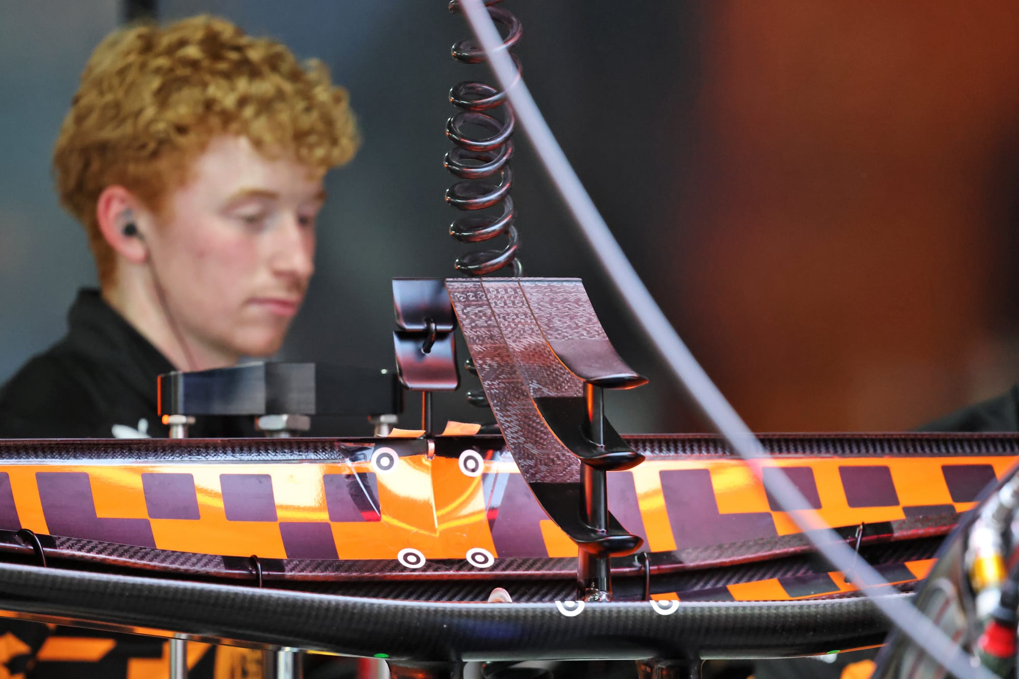Détail de l’aileron arrière McLaren et de ses appendices à Monaco
