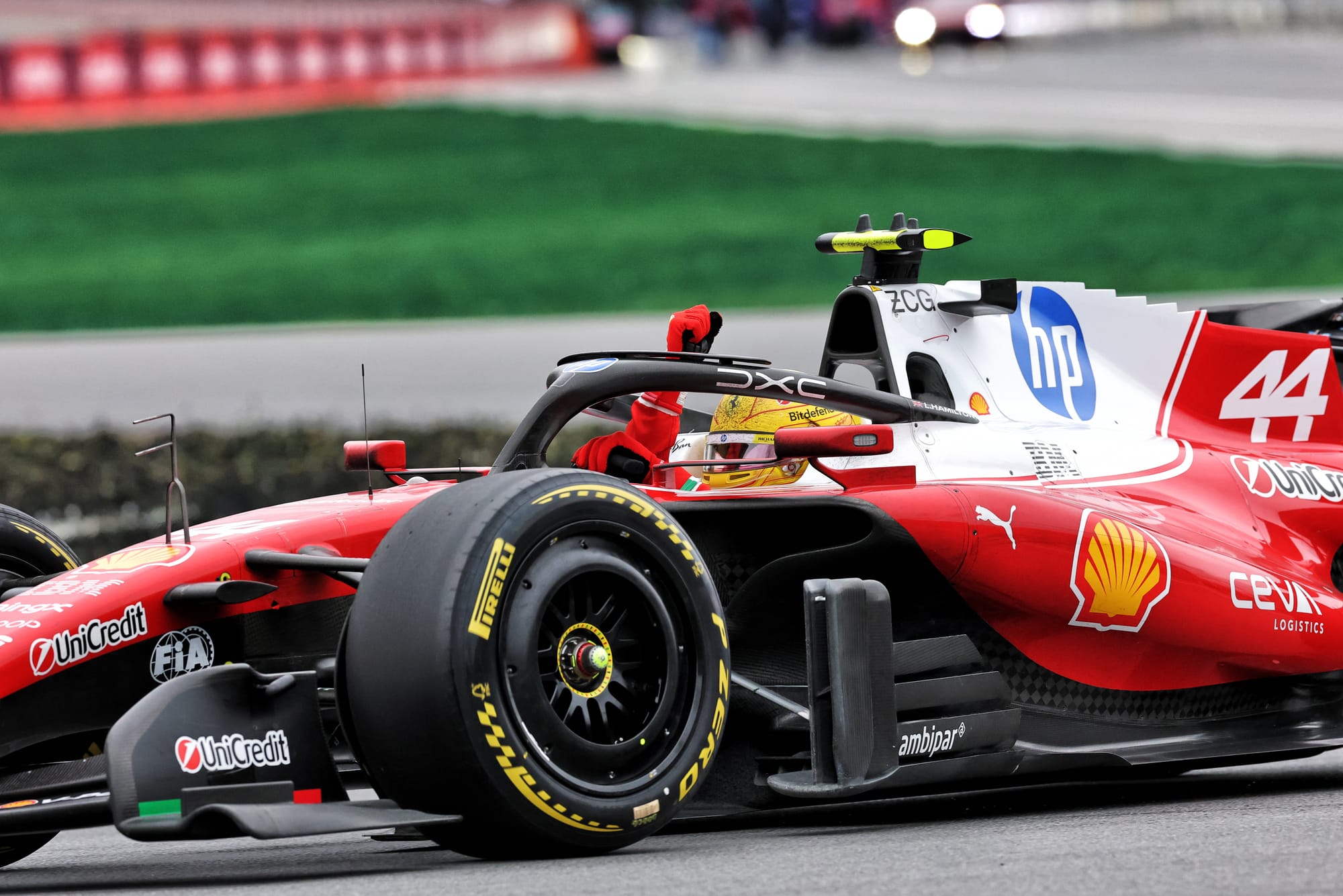 Hamilton chez Ferrari : Carlo Santi, son « Bono italien », change la dynamique