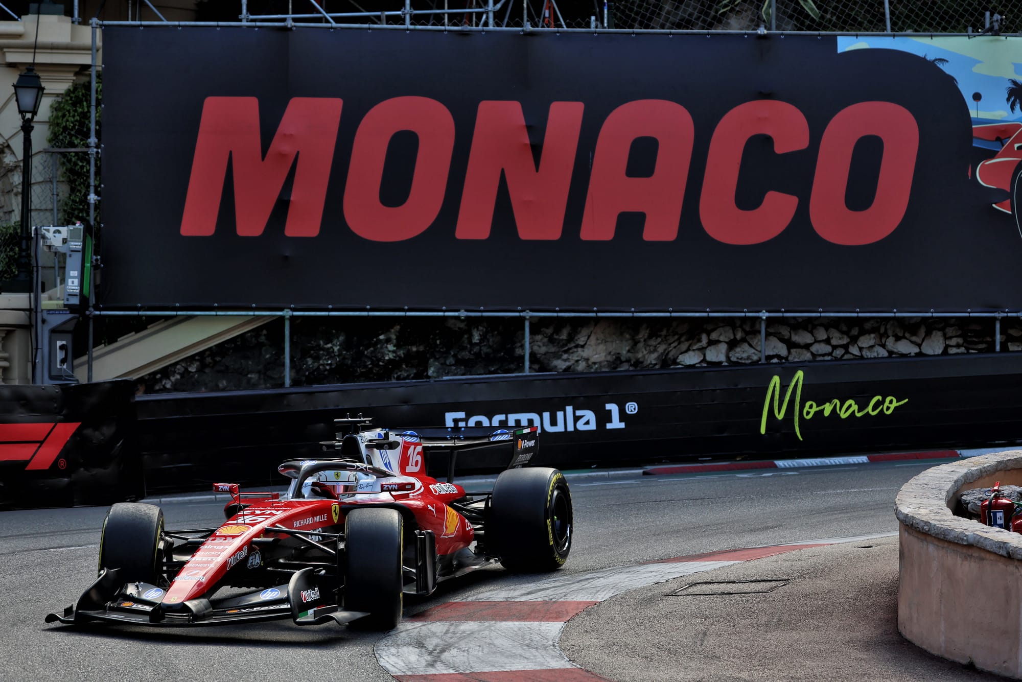 Ferrari domine Monaco le vendredi, mais Leclerc face à deux menaces pour la pole