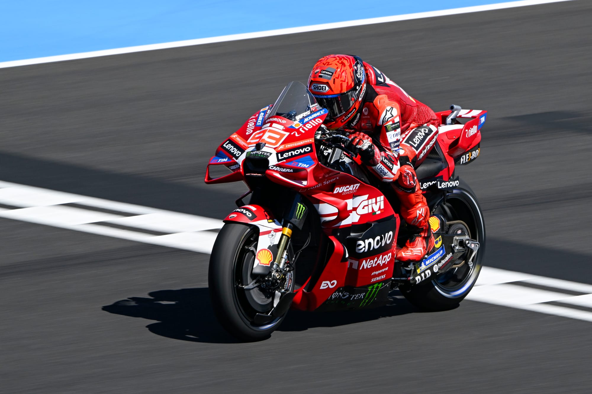 Marquez arrache la pole en Hongrie après une chute, Acosta deuxième et Aprilia en retrait