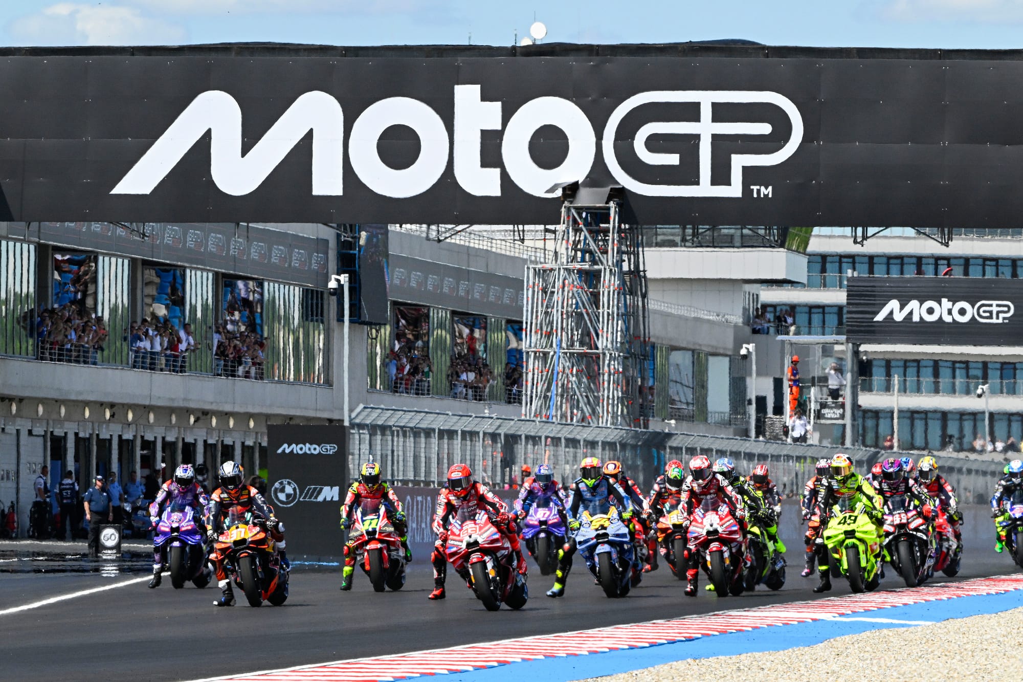 Marc Marquez écrase le sprint MotoGP en Hongrie et signe un retour tonitruant