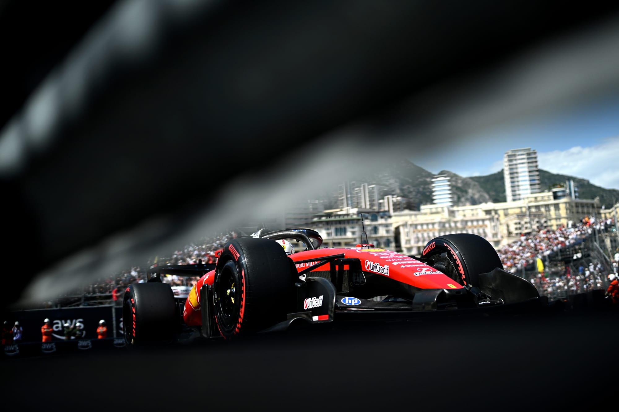 Ferrari rate la pole à Monaco : Hamilton sans confiance, Leclerc piégé par un freinage instable
