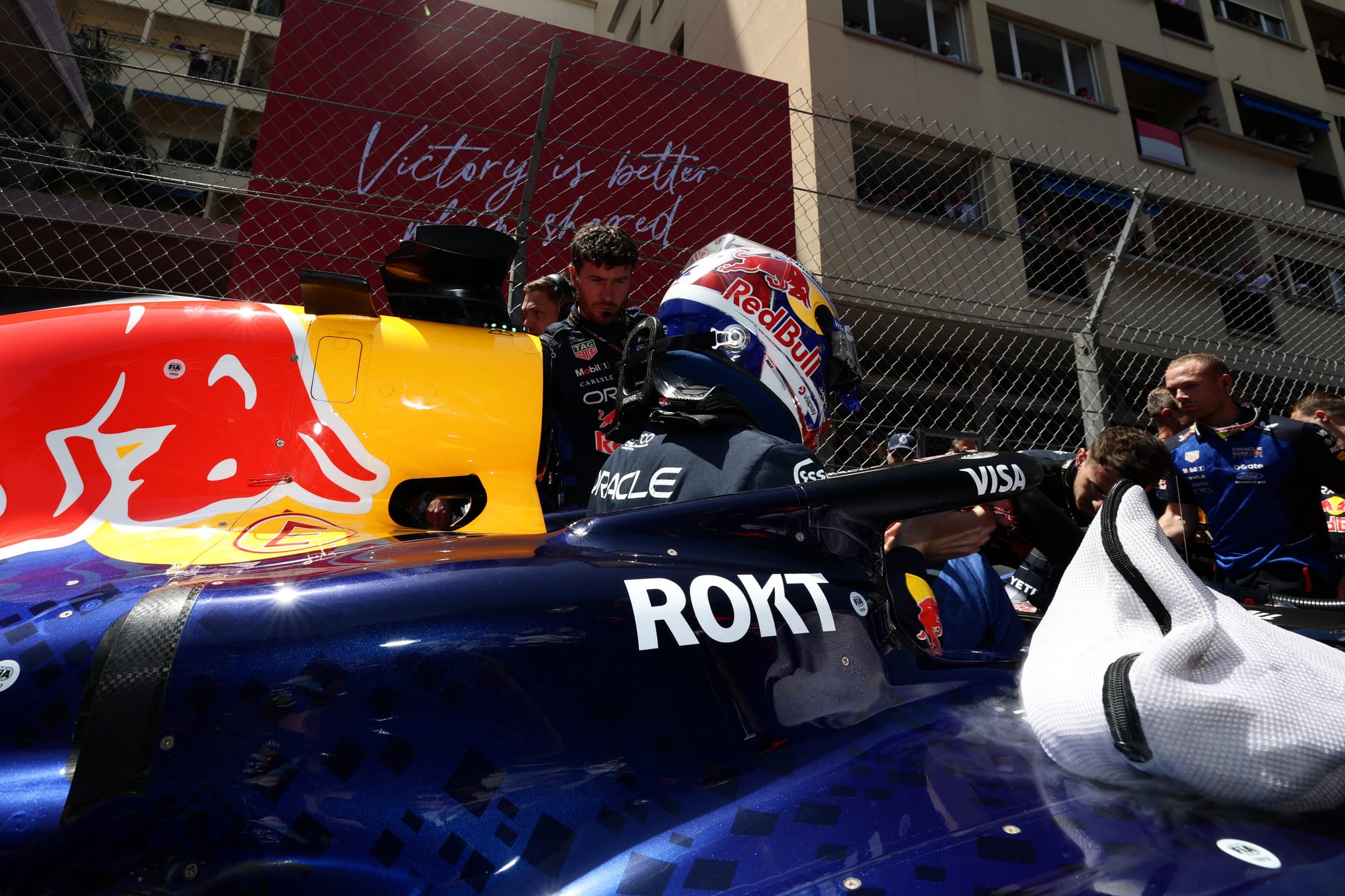 Verstappen abandonne dès le premier tour à Monaco après une panne moteur