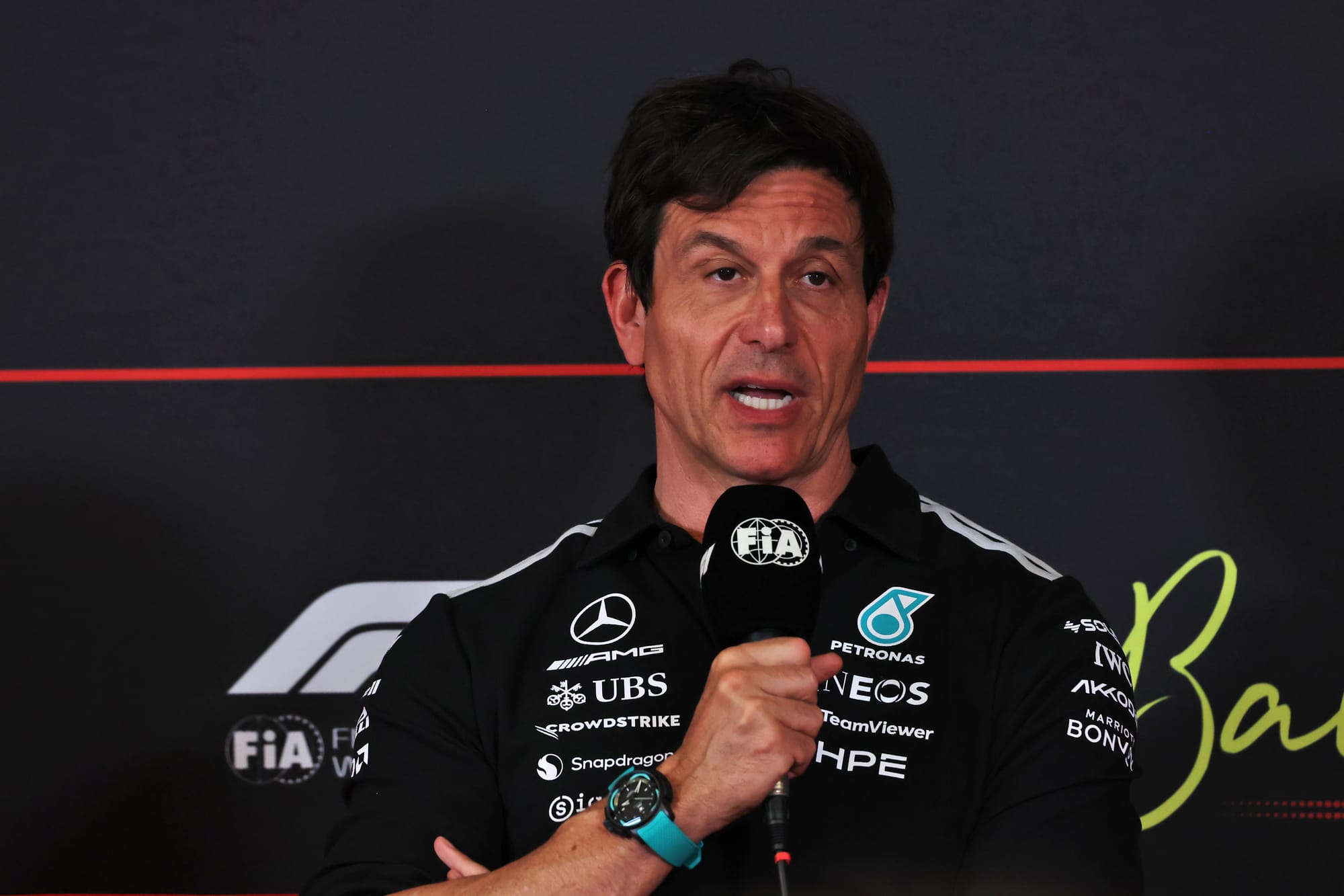 Mercedes cherche une issue après Monaco : l’affaire Russell relancée par la polémique de la voie des stands