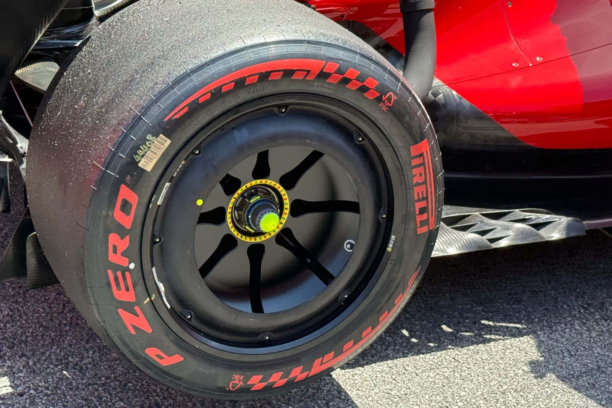 Jante arrière Ferrari 2026 : masse, transfert thermique et contraintes