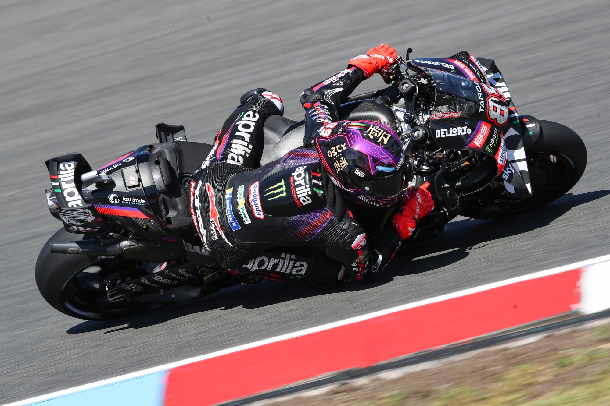 Ogura pulvérise le record à Brno, Martin piégé en Q1