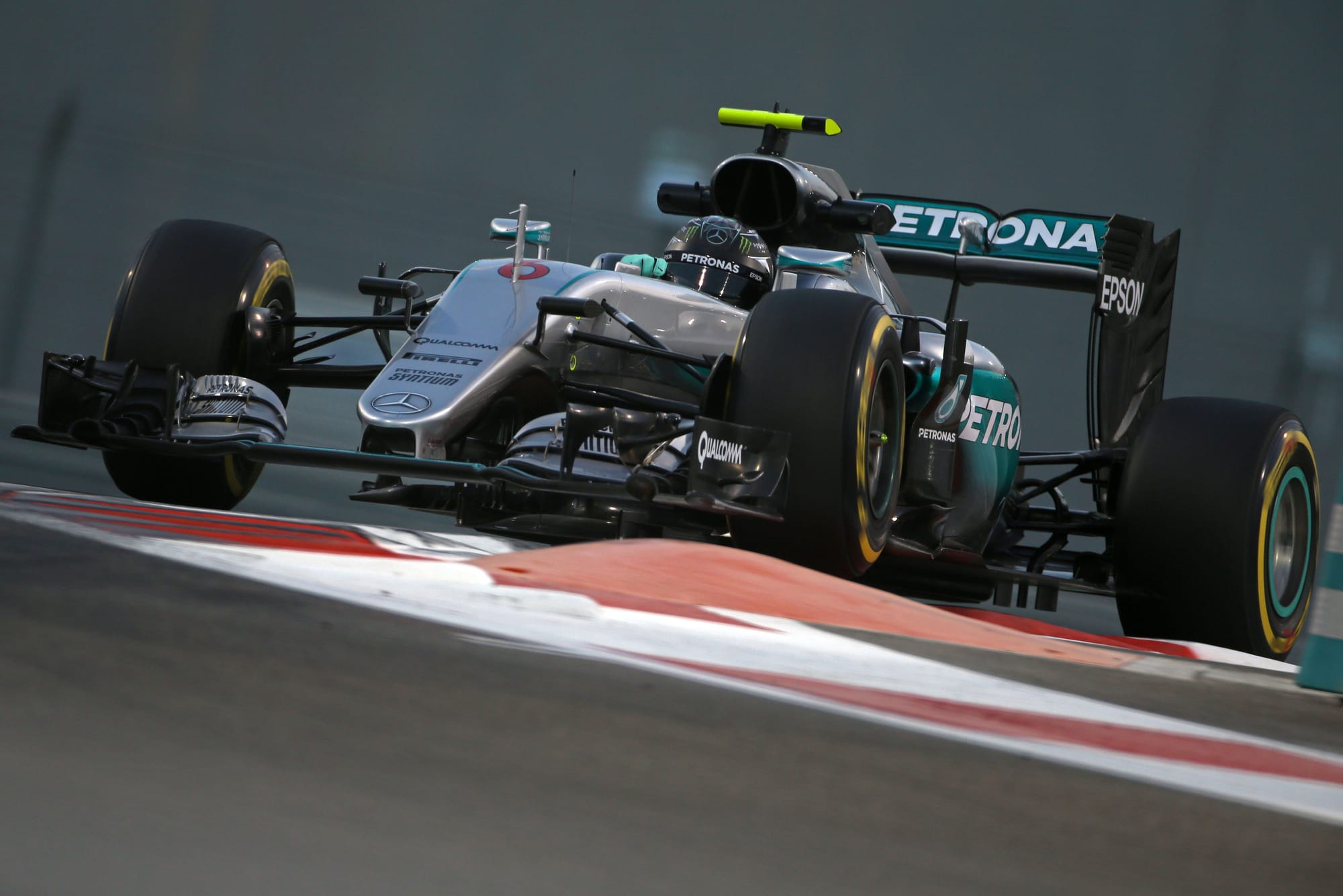 Nico Rosberg, le pilote qui forçait la F1 à obéir : style, vitesse et titre 2016