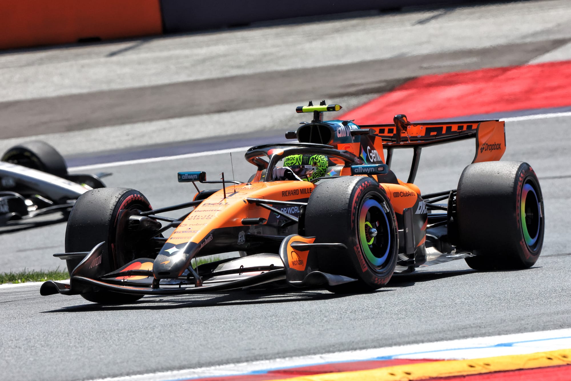McLaren renonce à tester son aileron arrière « inversé » en Autriche après des soucis techniques