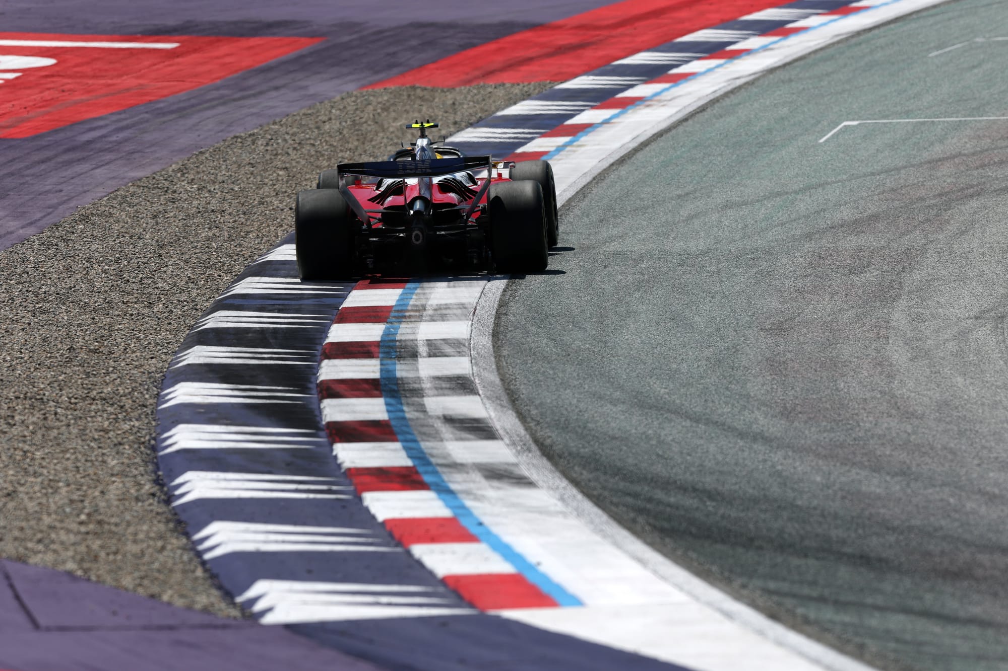 F1 : l’interdiction des ailes d’échappement en 2027 devient officielle, après l’innovation lancée par Ferrari