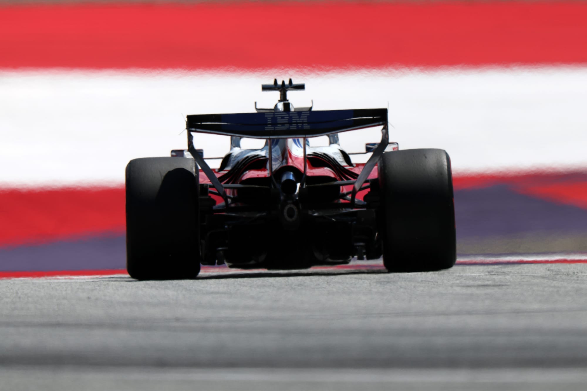 La Ferrari en piste sans aile d’échappement lors d’un test, en Autriche