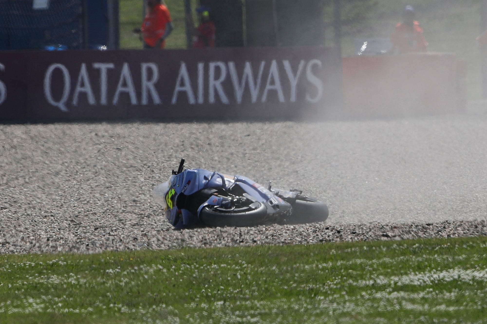 Assen MotoGP : Fermin Aldeguer hospitalisé après une lourde chute, Alex Marquez s’en sort avec des contusions