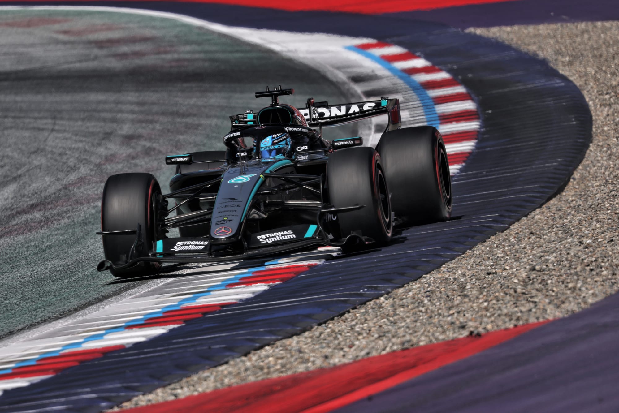Russell s’empare de la pole en Autriche après la sortie de Verstappen