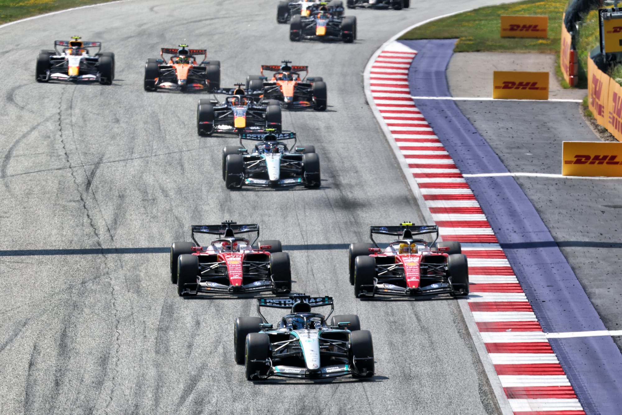 Russell triomphe au Grand Prix d’Autriche 2026 devant Verstappen et Antonelli