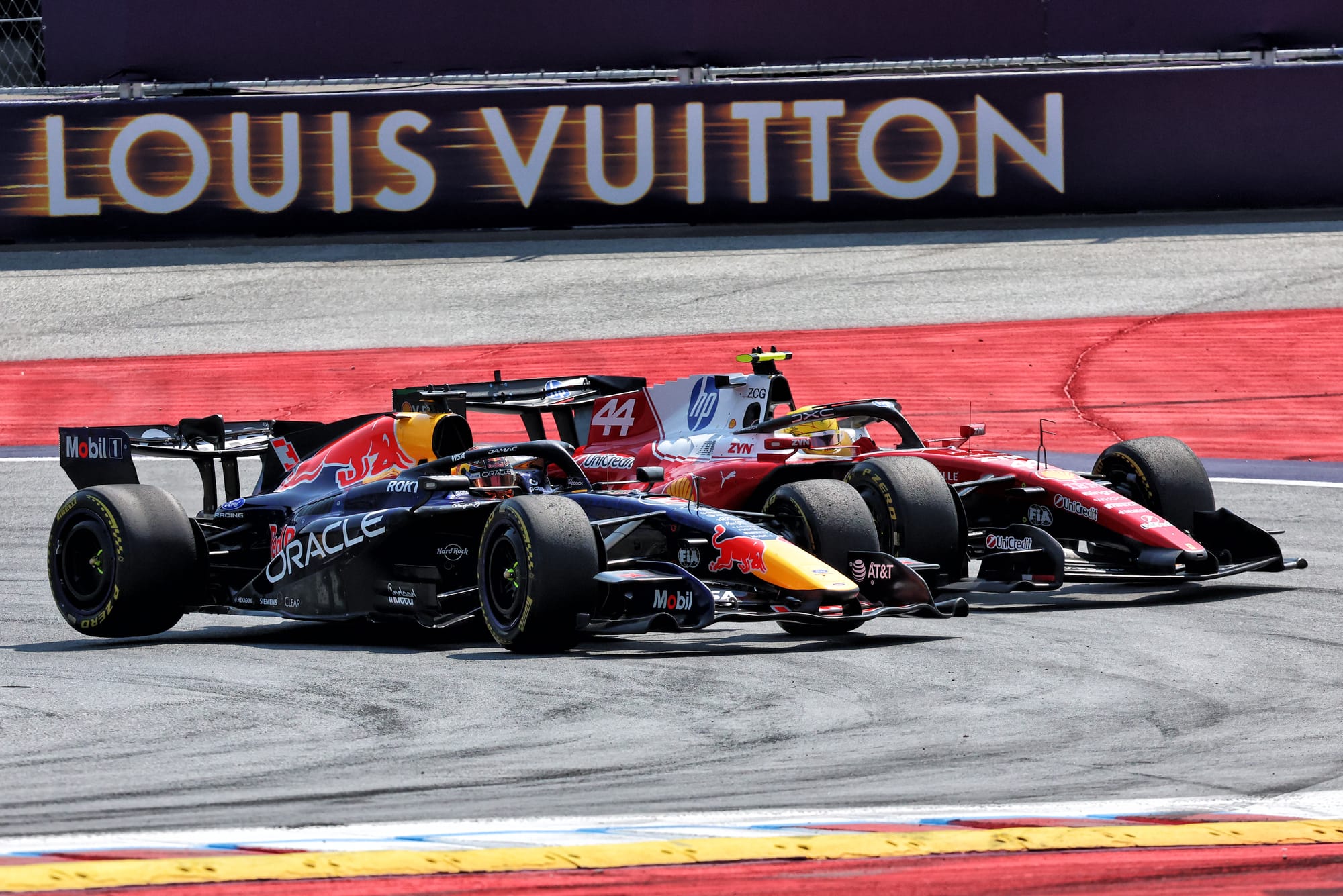 GP d’Autriche 2026 : Russell gagne, Verstappen relance Red Bull, Ferrari décroche