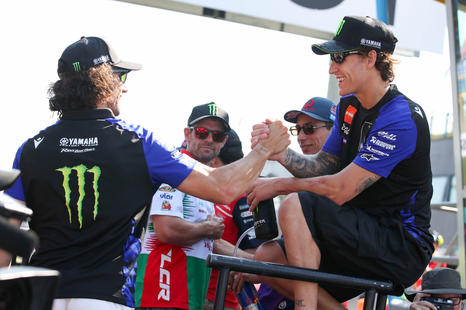 MotoGP 2027 : Yamaha officialise les départs de Quartararo et Rins, le marché s’accélère