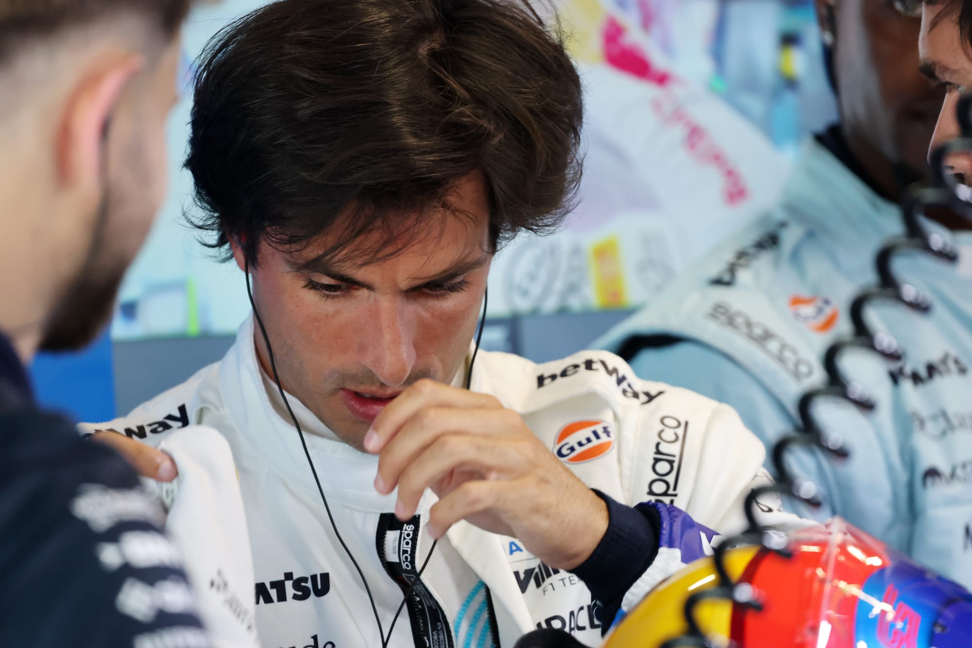Carlos Sainz veut pénaliser les drapeaux rouges en qualifications F1 : une proposition qui divise les pilotes