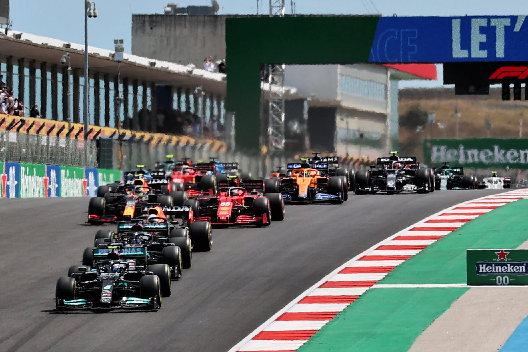 Portimão en réserve pour la fin de saison de F1, mais la tension retombe au Moyen-Orient