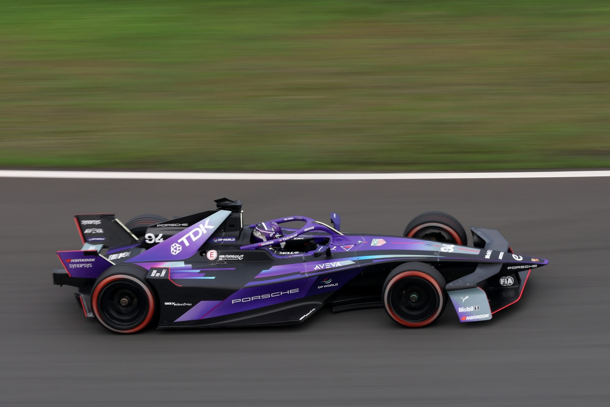 Sous la pluie à Shanghai, Wehrlein s’impose et revient à trois points d’Evans