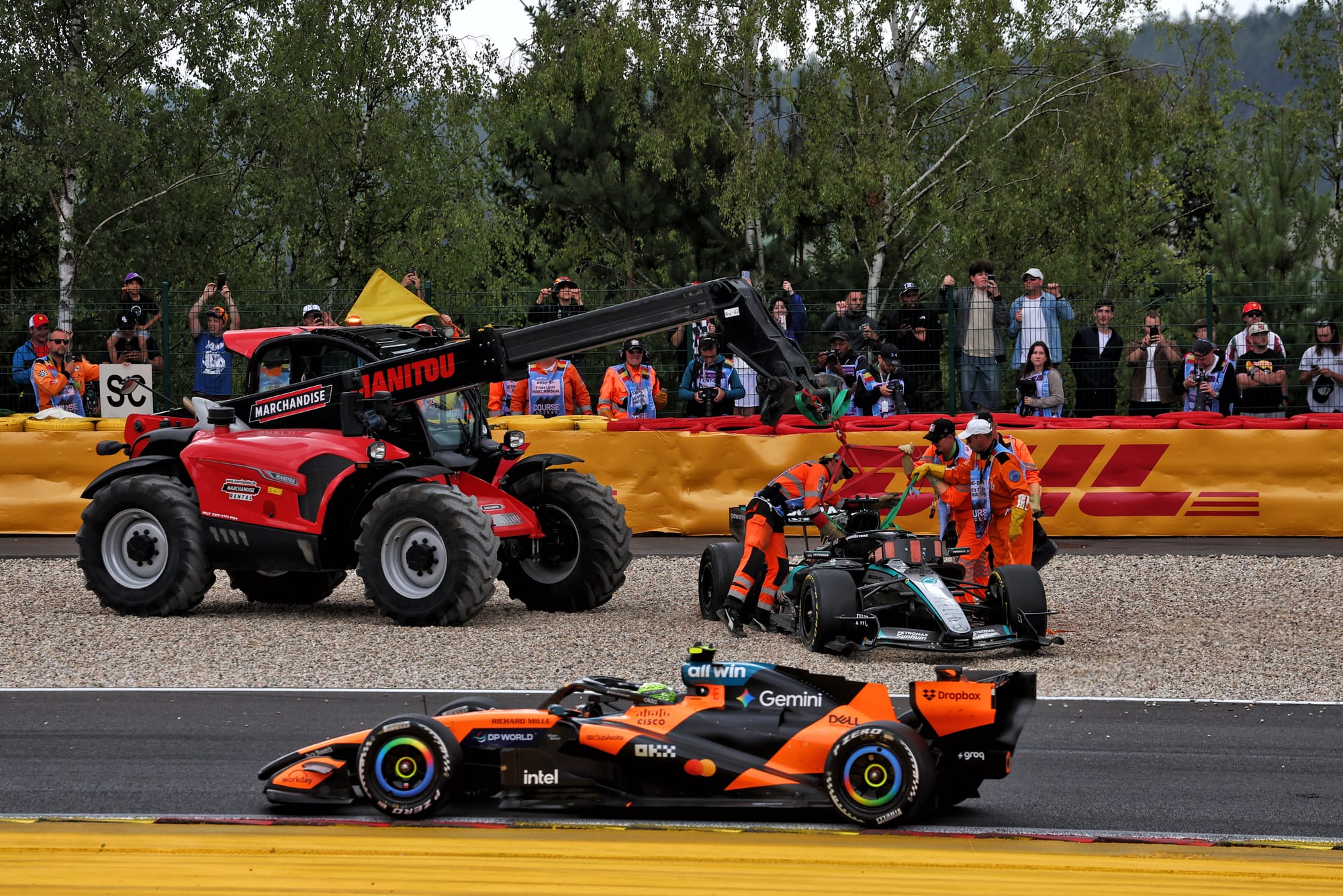 GP de Belgique F1 : pourquoi Hamilton a été pénalisé face à Russell, et pourquoi Leclerc s’en sort sans sanction