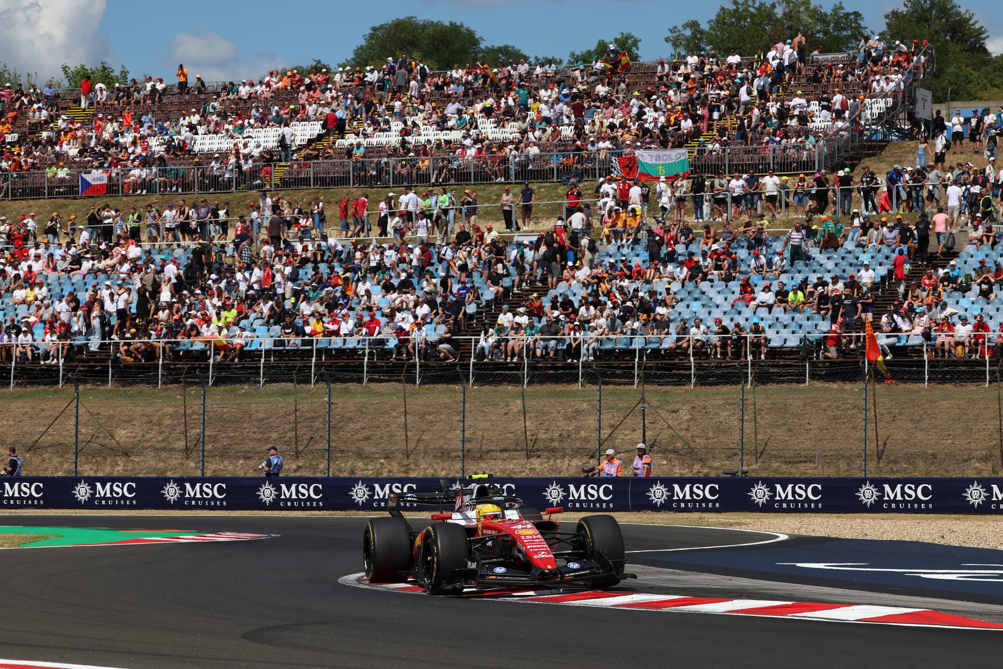 EL2 à Budapest : Hamilton signe le meilleur temps et offre le doublé à Ferrari, drapeau rouge après le crash de Colapinto
