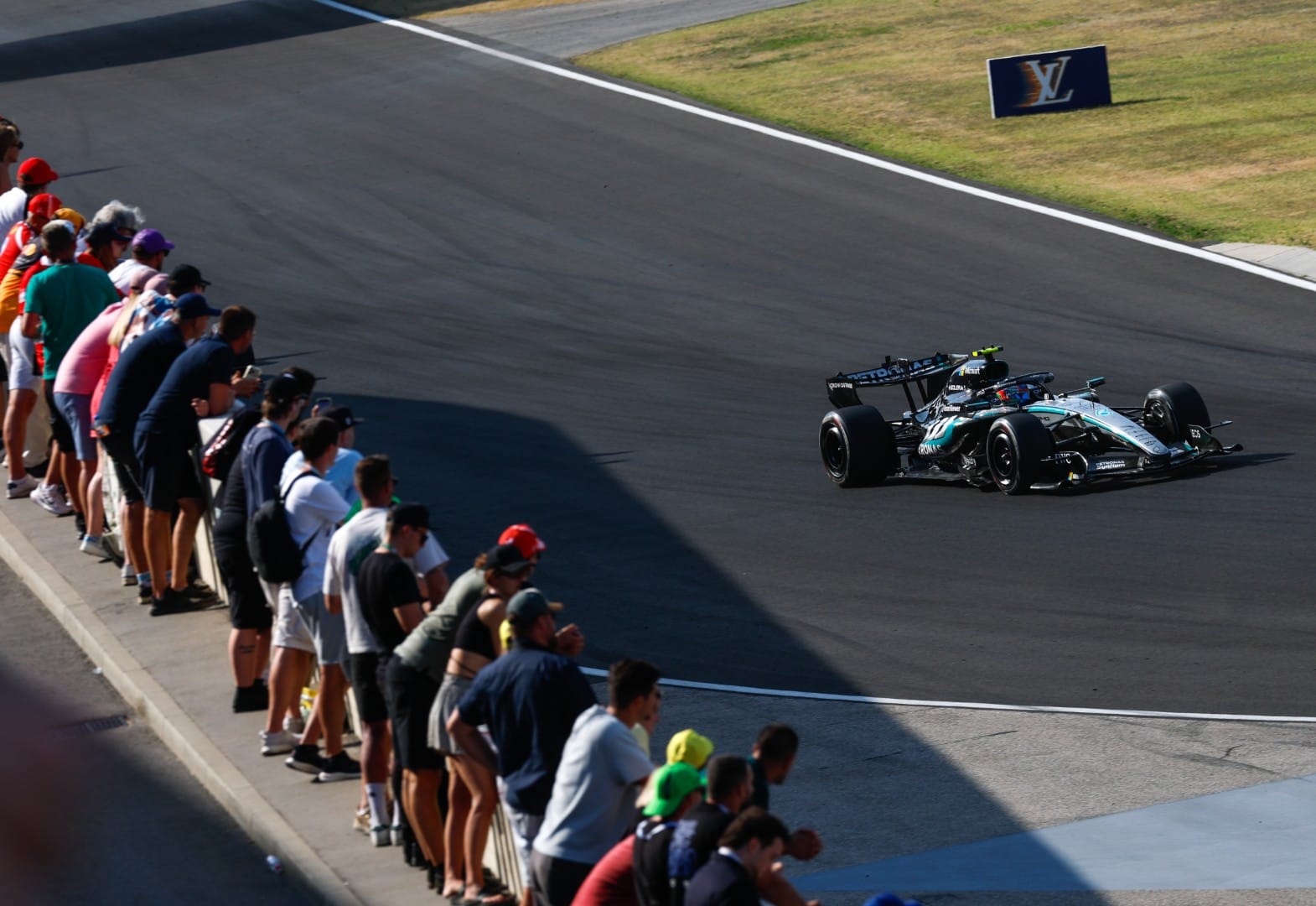Départ catastrophe de George Russell en Hongrie : l’effet « top of the pack » qui a piégé Mercedes