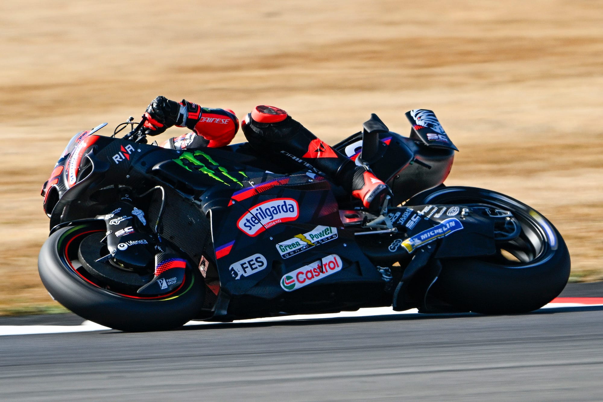 Bezzecchi pulvérise le record du tour à Silverstone et propulse Aprilia en tête