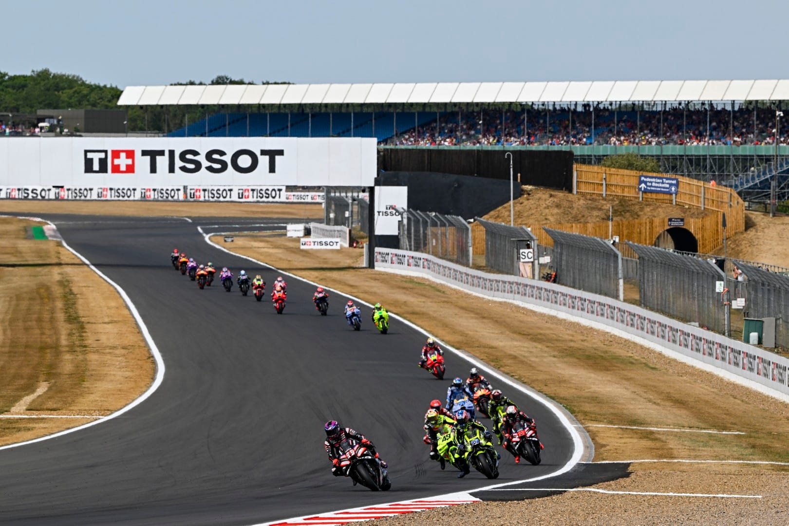 Martin écrase le sprint MotoGP à Silverstone et offre un triplé Aprilia