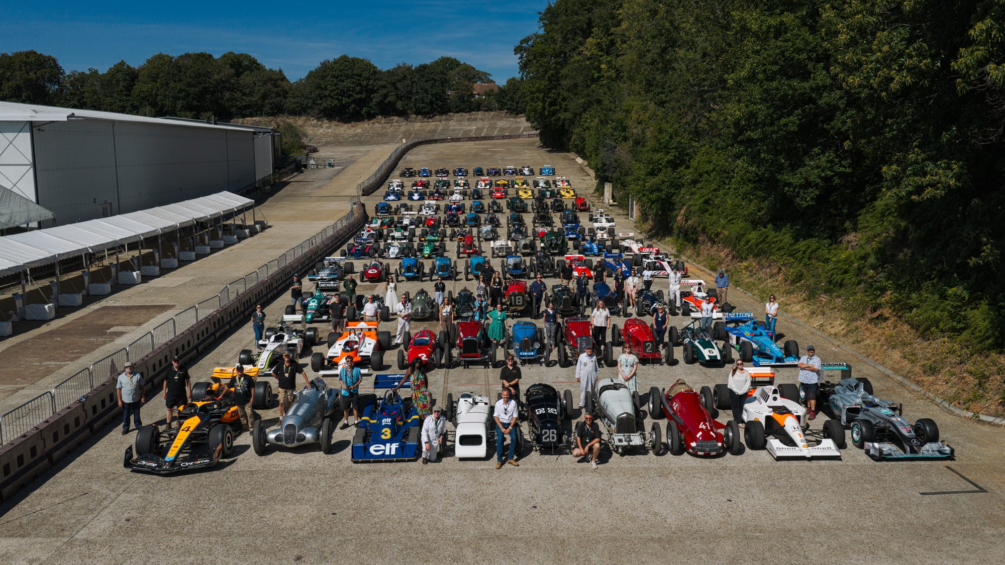 Brooklands célèbre 100 ans de Grand Prix britannique avec 120 voitures de légende