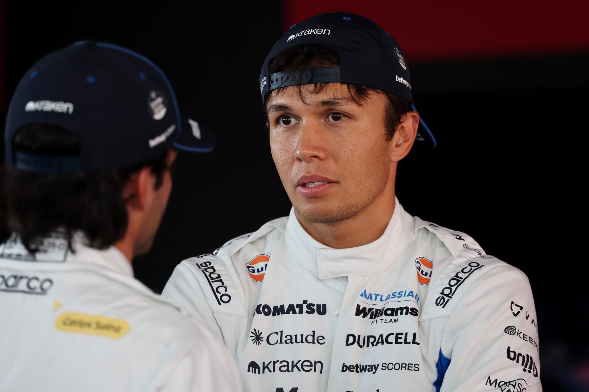 Williams confirme Albon pour 2027 : une « prolongation » qui en dit long sur les clauses et les tensions internes