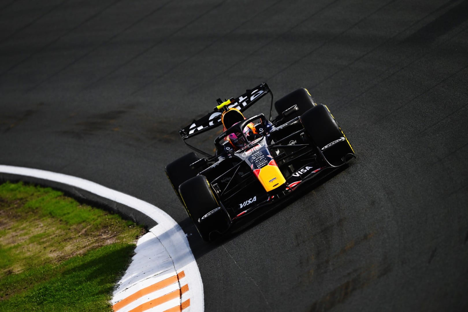 Le retour de Liam Lawson chez Red Bull: une performance encourageante malgré un SQ2 incompris