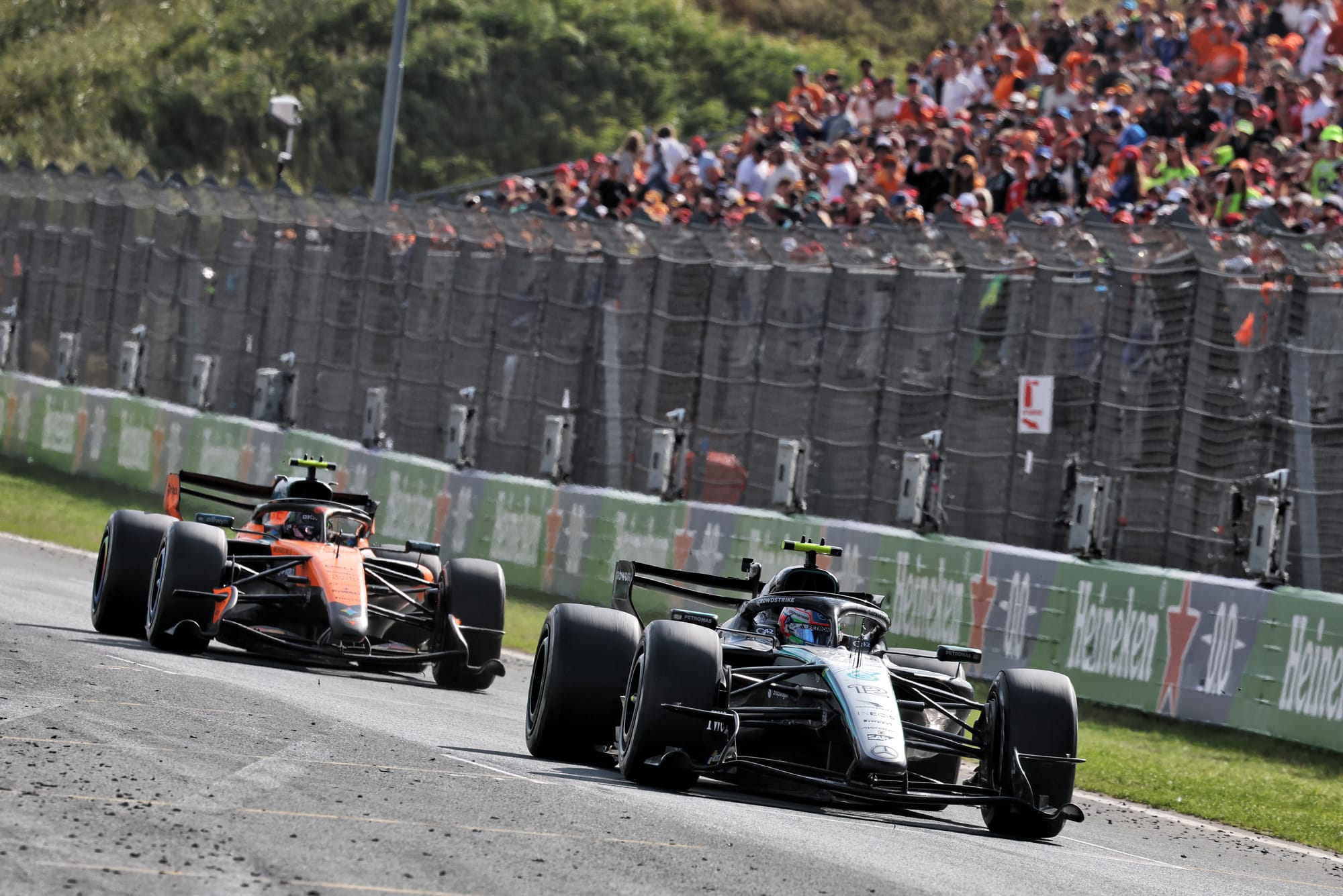 Mercedes freinée par le plafond budgétaire face au retour en force de McLaren