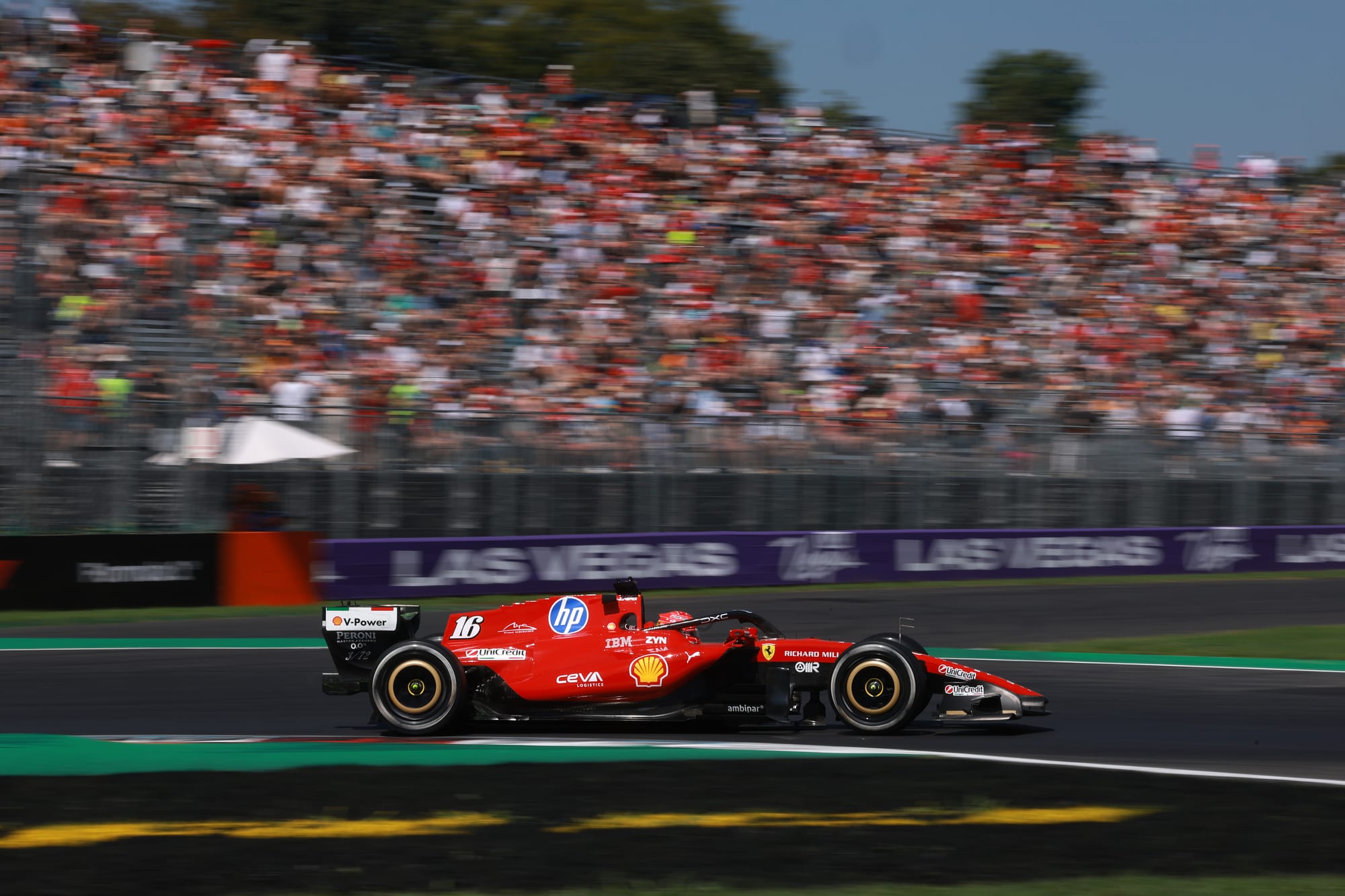 Ferrari frappe fort à Monza dès les essais libres 1 : Leclerc devant Hamilton